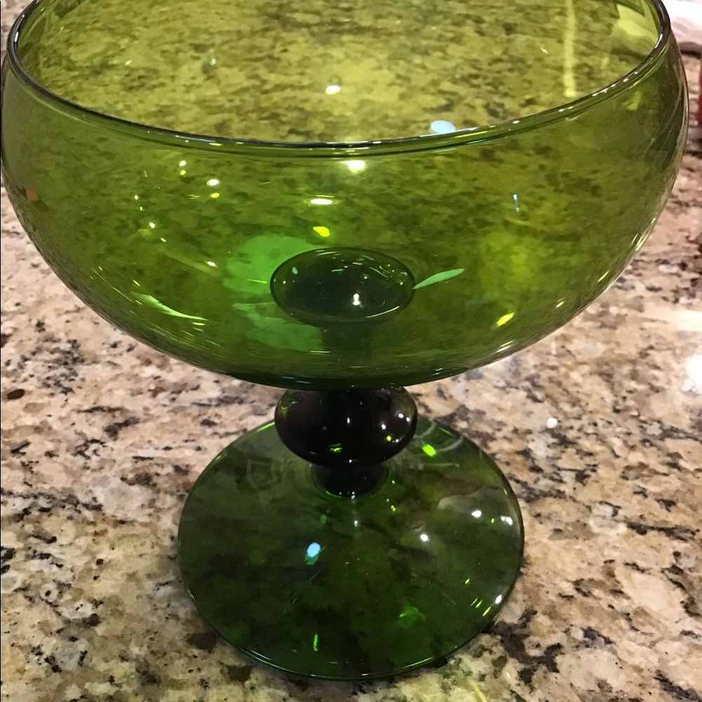 No Brand on candy dish green  in great condition